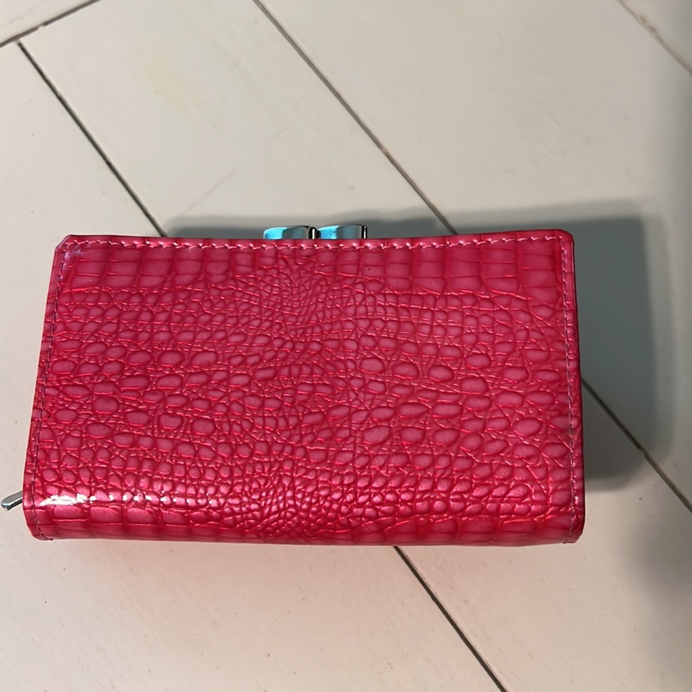 Pink Wallet - Picture 2 of 6